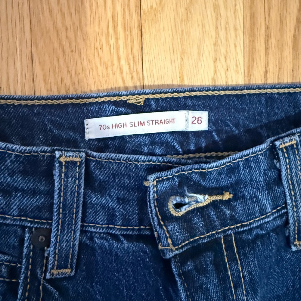 Levi’s Classic Dark Wash Straight Leg Jeans - Picture 2 of 2